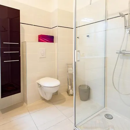 Klaus Furnished Studio Apartment Beausoleil