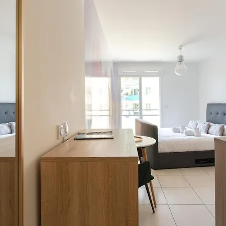 Klaus Furnished Studio Apartment Beausoleil